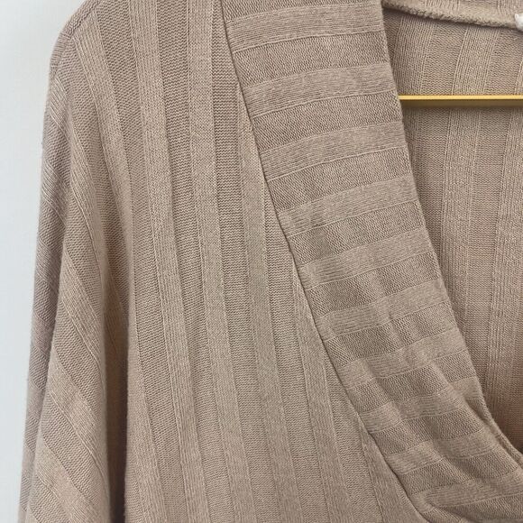 LNA Tan Cream Pullover Ribbed Sweater Size XS Viscose Spandex Slight Wear - Picture 6 of 8